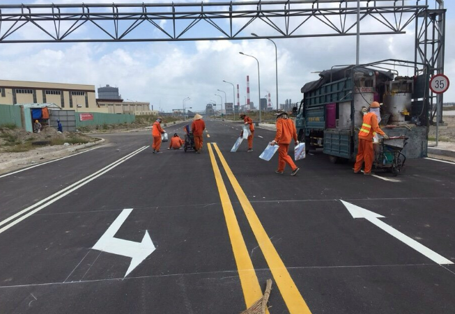 Thi Công Sơn Vạch Dẻo Nhiệt Phản Quang