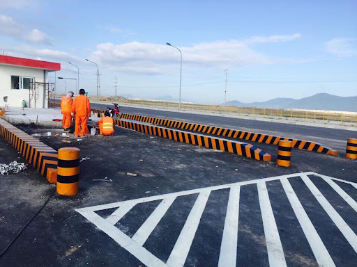 Thi Công Sơn Vạch Dẻo Nhiệt Phản Quang giá rẻ