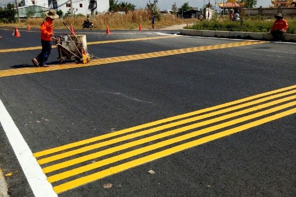 Thi Công Sơn Giao Thông Vạch Kẻ Đường Phản Quang
