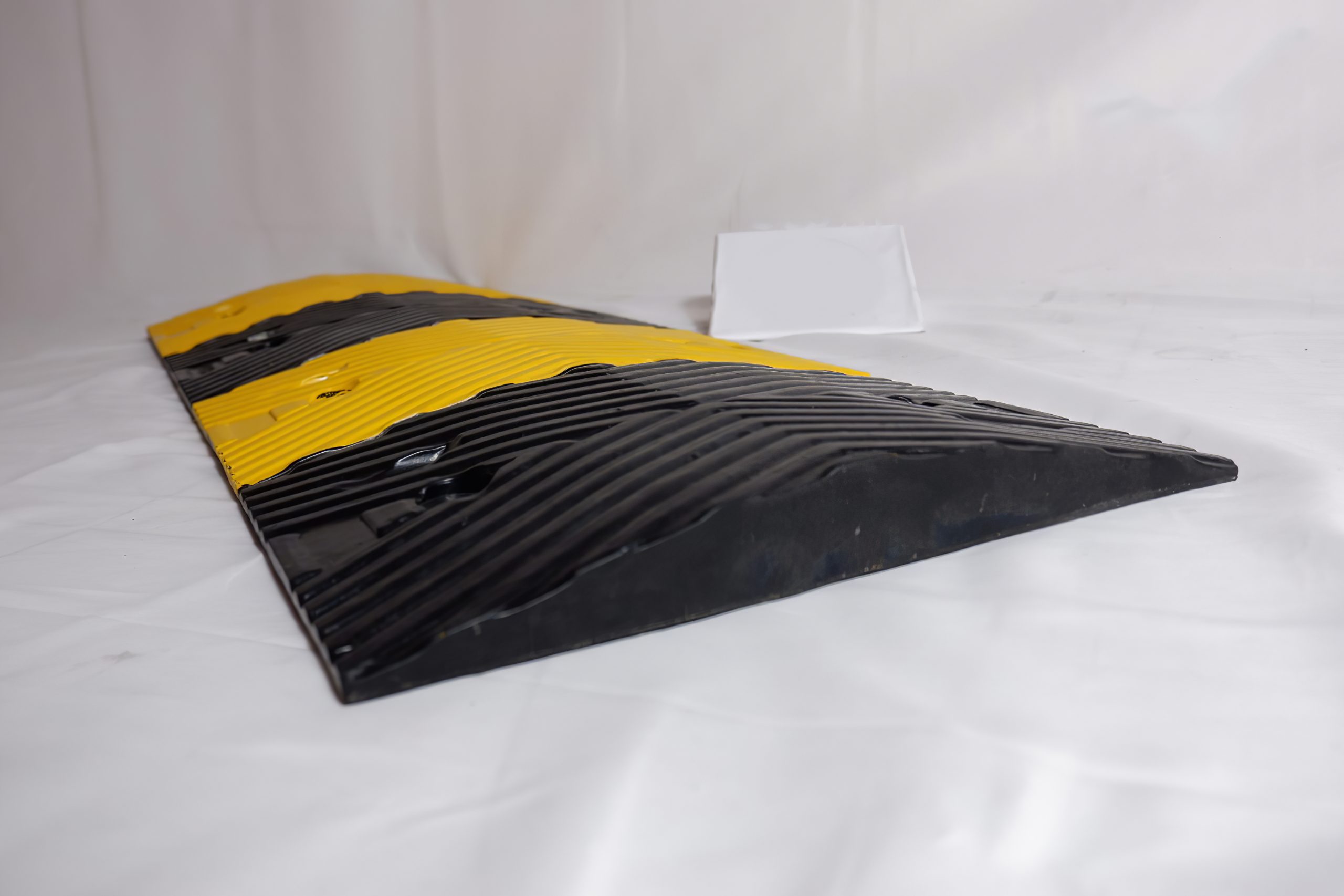 Go-giam-toc-cao-su-CC-B01-Mau-4-1000x350x42mm-scaled-1.jpg
