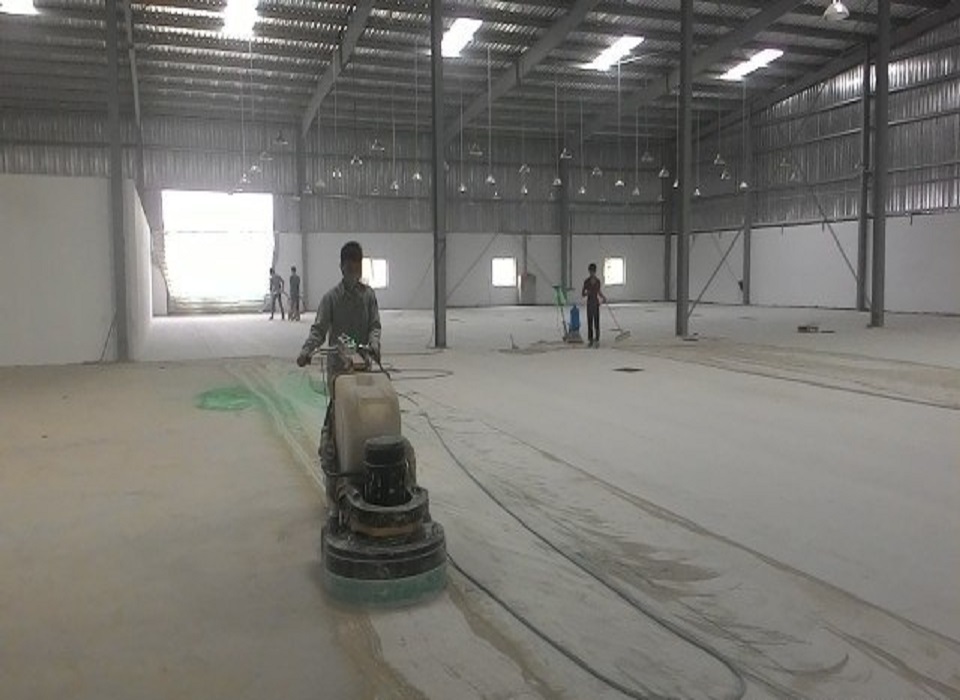 mài sàn chuẩn bị thi công sơn epoxy